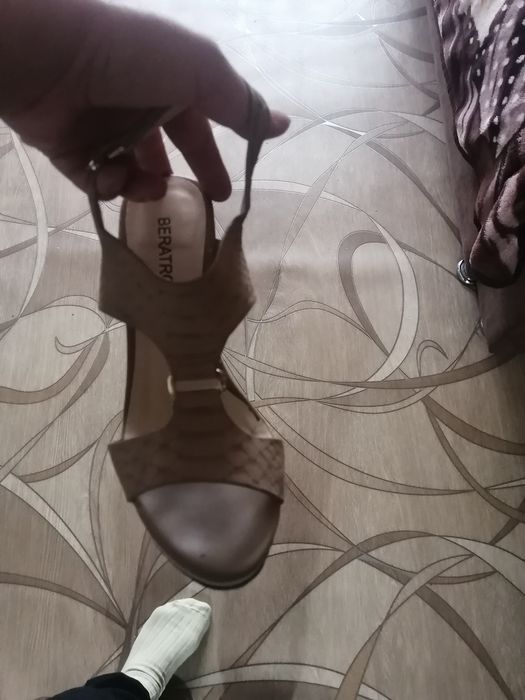 Продам туфли,, босоножки