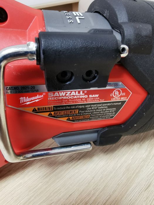 Fierăstrău sabie milwaukee m18, model destinat pietei de America