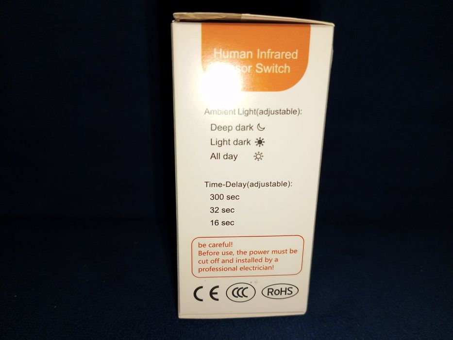 Датчик движения, лампа светильник.