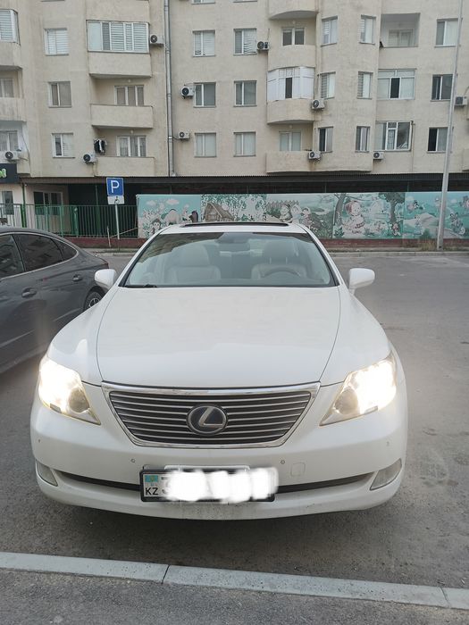 Продам Лексус  LS 600hL