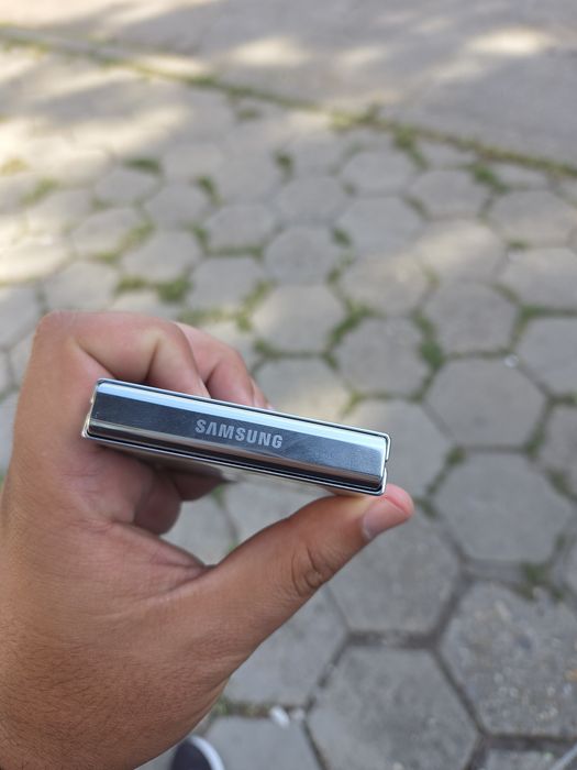 Samsung  galaxy zflip макет