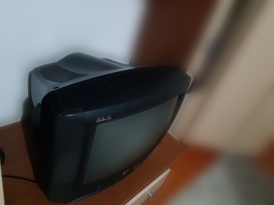 Телевизор LG Golden Eye 23 system