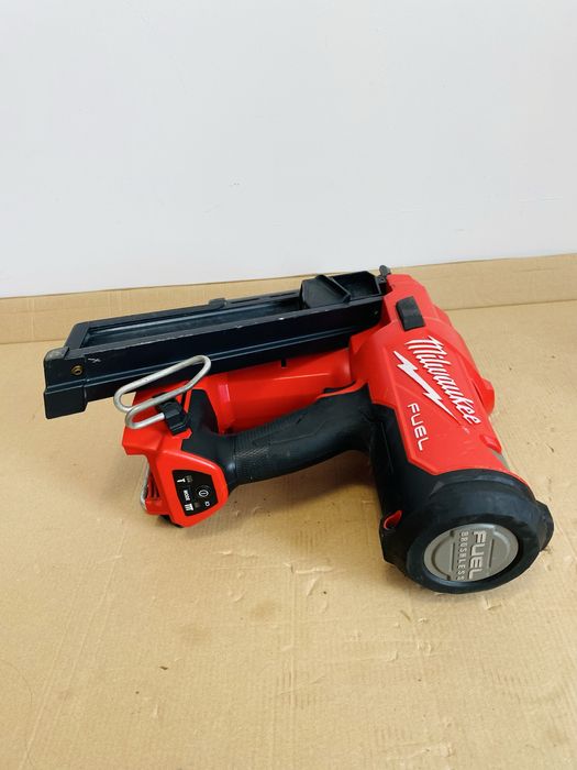 Pistol cuie Milwaukee M18 FFN