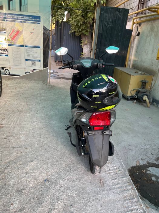 Elektro skuter kaskasi bilan