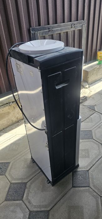 Куллер для воды новый