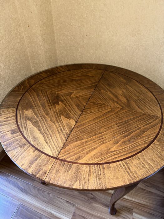 Продам круглый раздвижной стол из натурального дерева