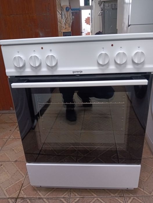 Свободно стояща печка с керамичен плот Gorenje с 2 години Гаранция