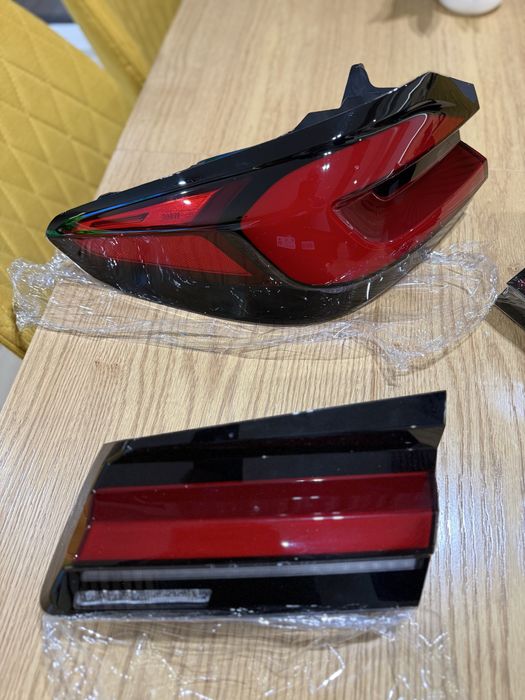 Чисто нови фейслифт стопове с лого БМВ за BMW G30