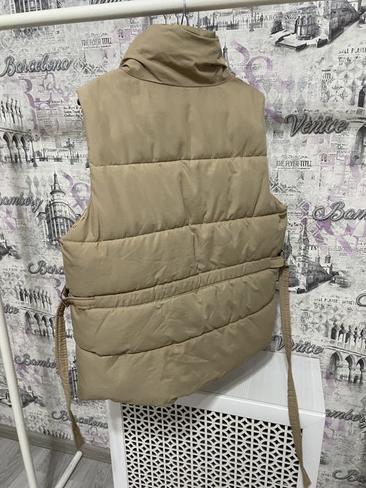 Безрукавка темно бежевый