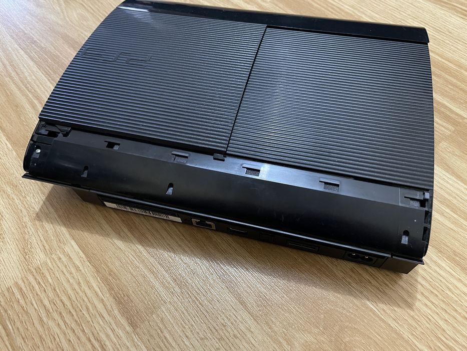 PS3 Superslim modat (160 GB)