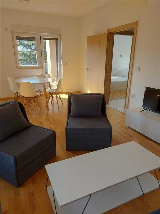 Дава се под наем Двустаен апартамент в Пловдив, Тракия - 51 кв.м за 234.6 € - Снимка #1