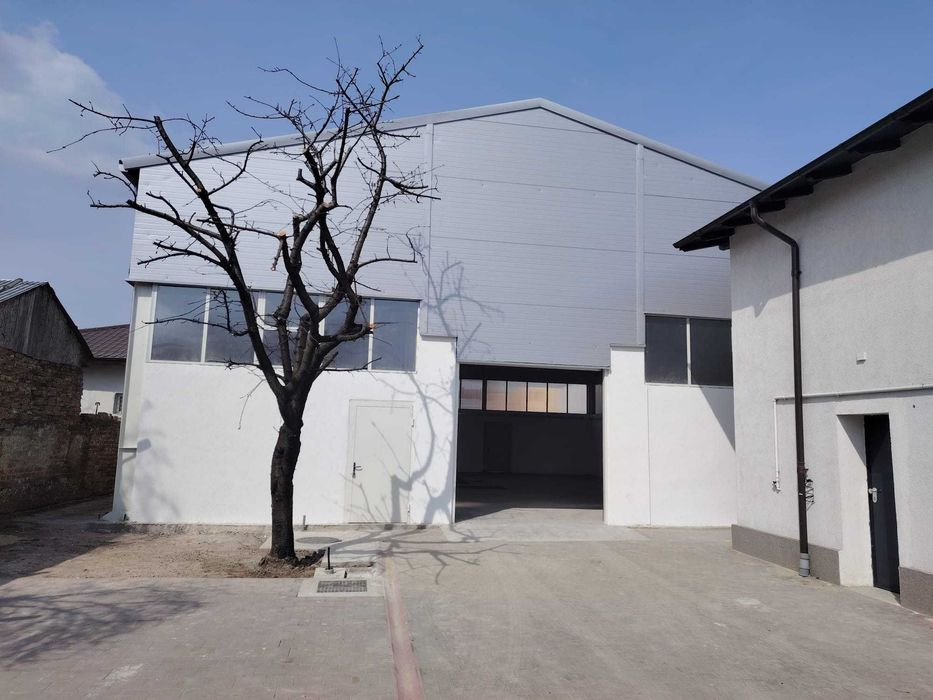 Inchiriez hala si spatiu comercial