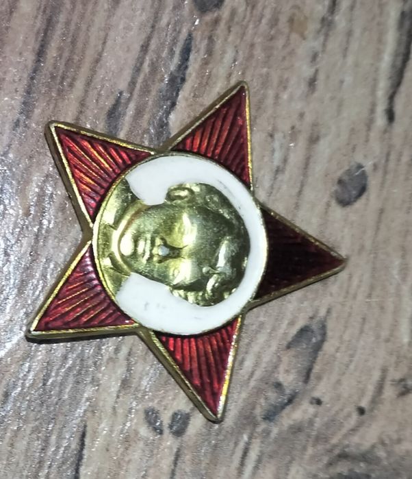 Продам значек октебренка