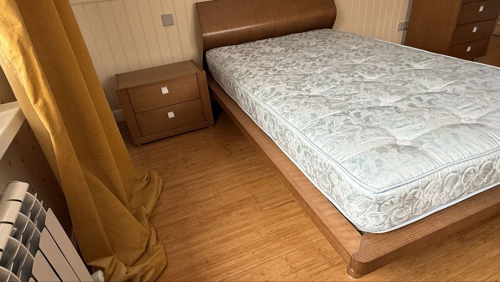 Продам спальный гарнитур