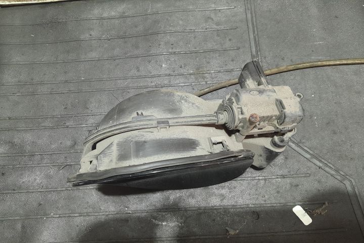 Usita rezervor BJ32-27936-A/B BJ32-27936-A/B Land Rover Range Rover E