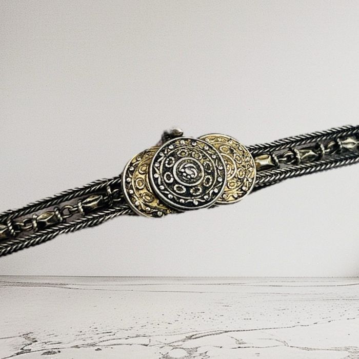 Сребърна старинна гривна