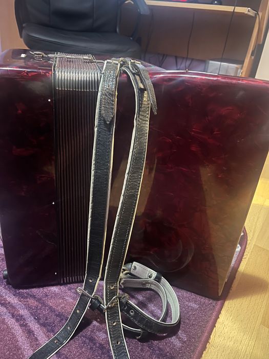 Продавам акордеон