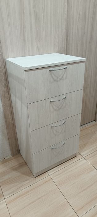 Комод с высокими выдвижными ящиками