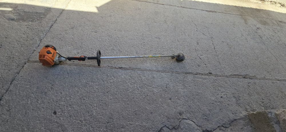 Vând moto cositoare STIHL FS 87 R