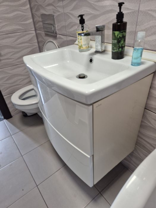 Chiuveta masca baie stare buna cea din poza si vas wc nou Roca ,