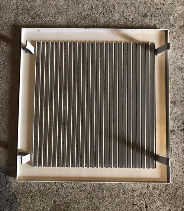 Grilaj aerisire 23,5 * 23 cm