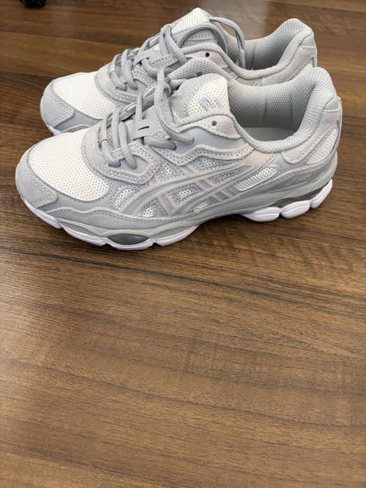 Vand Asics.