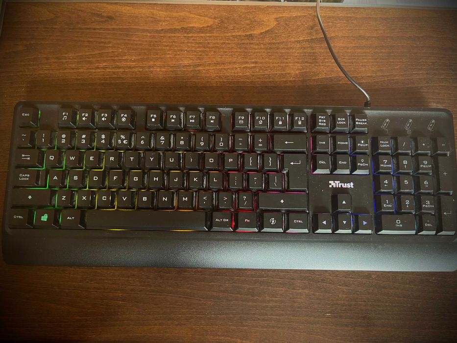 Геймърска клавиатура TRUST ZIVA – LED подсветка