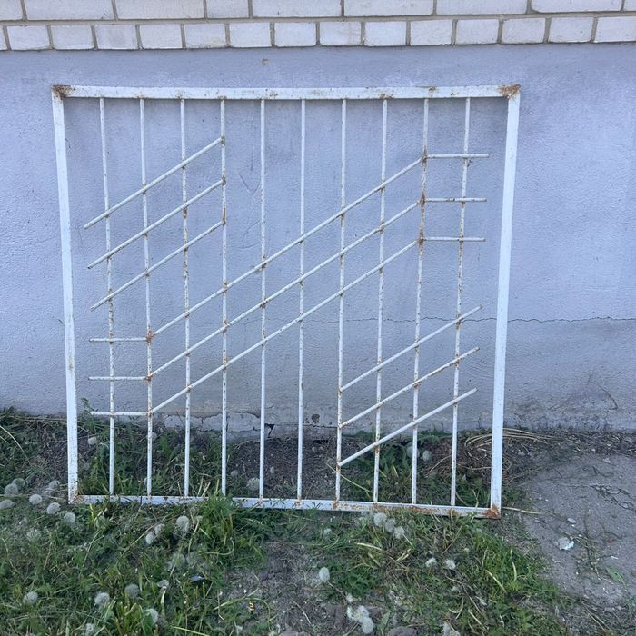Продам срочно  решетки очень в хорошом состояние !!!