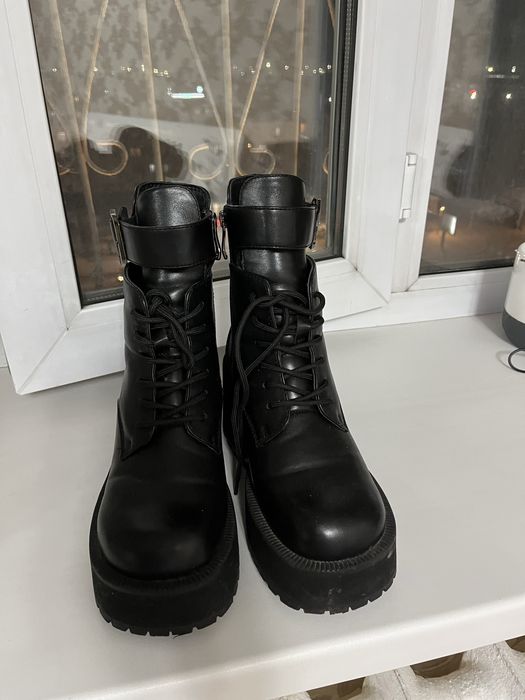 Продам зимние ботинки