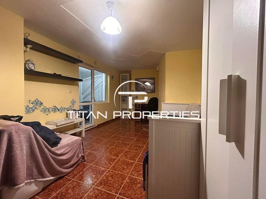 Дава се под наем Едностаен апартамент в Варна, Център - 30 кв.м за 298.86 € - Снимка #1