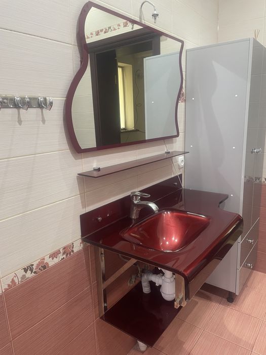 Раковина с зеркалом