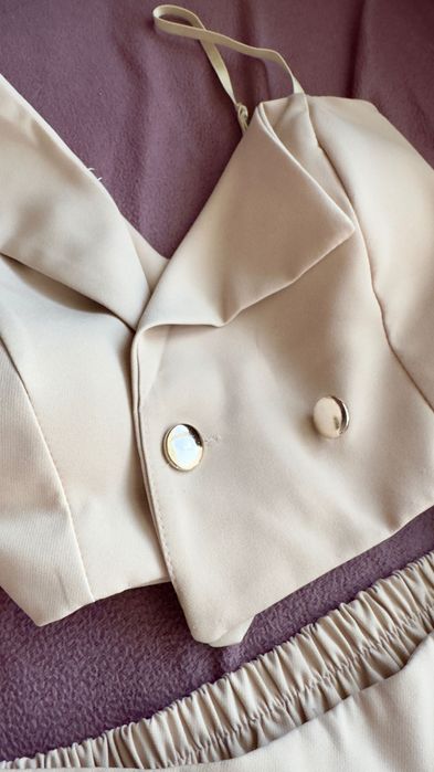 Последен намален брой. Бежев елегантен, размер XS