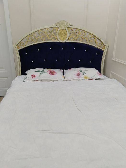 Продается 2 х спальная кровать.