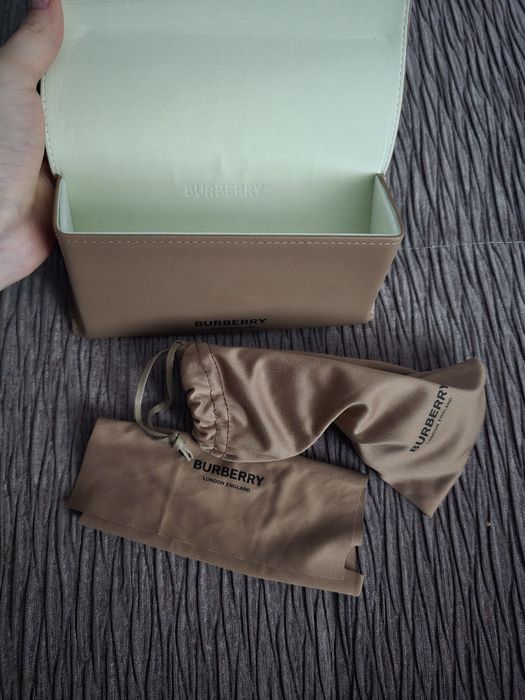 Солнцезащитные очки Burberry unisex