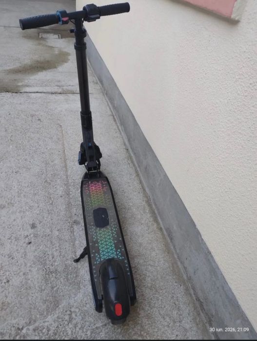 Trotinetă electrică pentru copii