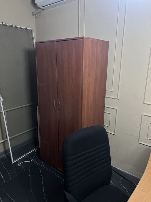 Стол руководителя, шкаф, кресло, тумбочка