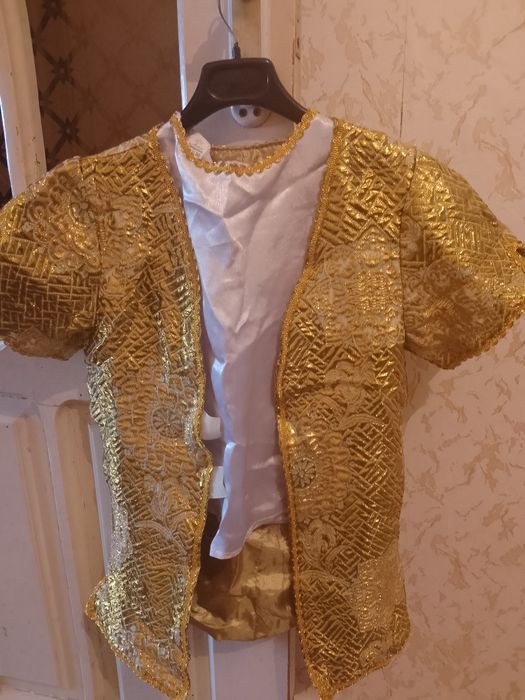 Продам новогодние костюмы