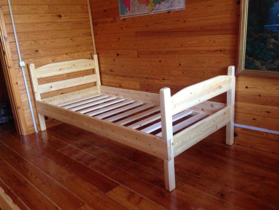 продам кровать из дерева.