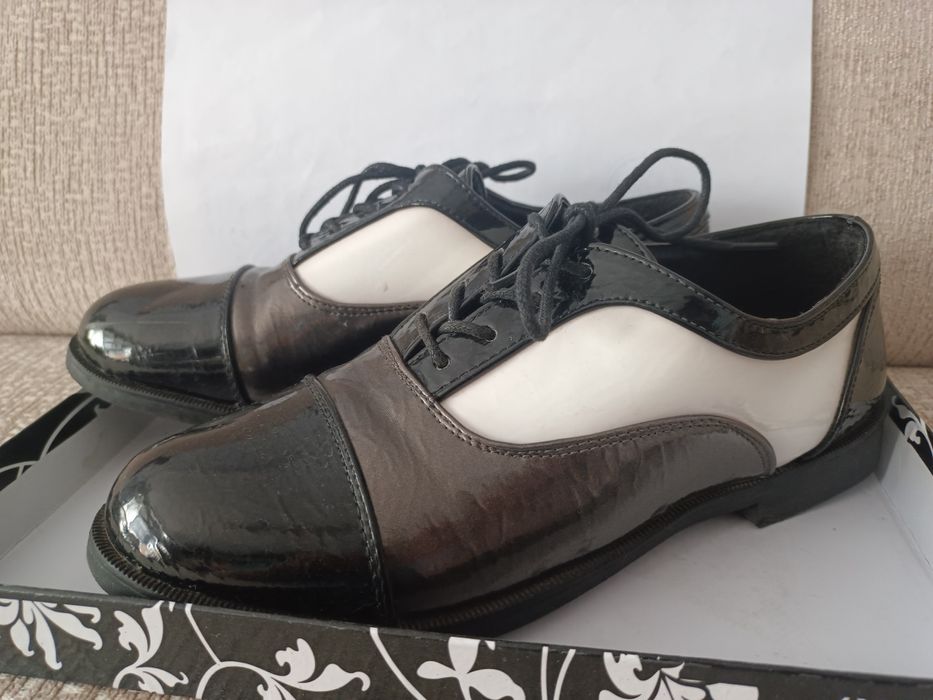 Вся обувь по 2000 тенге