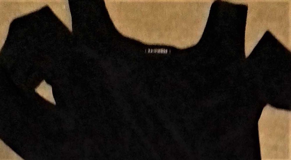 платье классическое длинное черное с открытыми плечами