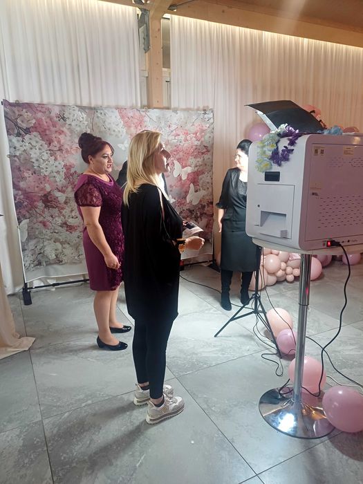 Inchiriez cabina Foto pentru diverse evenimente.