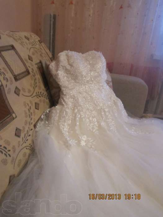 Свадебное платье со шлейфом