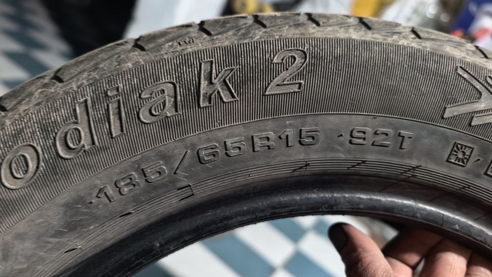 Шины 195/65/15 продам по 3000