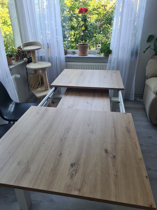 Masa extensibila 8 pers Mobexpert, 1200 lei neg.