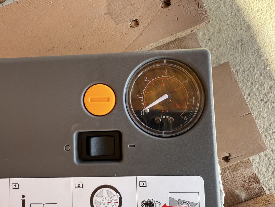 ЧИСТО НОВ Авариен Комплект Автокомпресор + Течна Фаза * 180W/15A/12V *