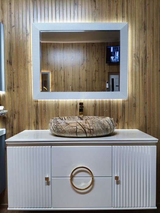 Пвс тумбы, смеситель , зеркало Rocco & DK от производителя.