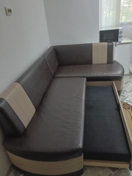 Colțar in stare foarte buna nevolosit este  nou