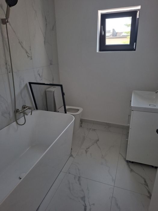vand casa px1 4 camere din caramida