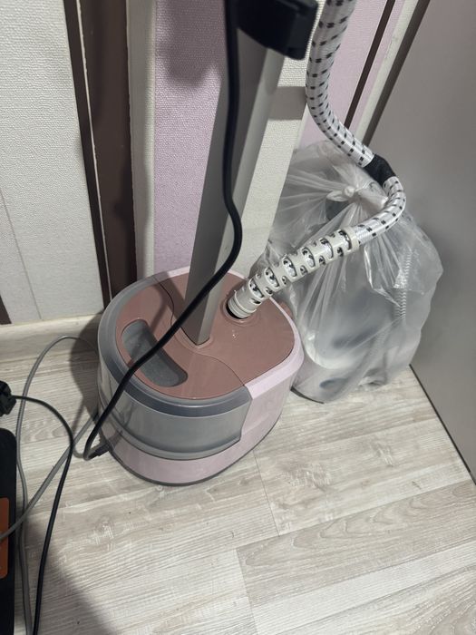 Продам отпариватель с вешалкой