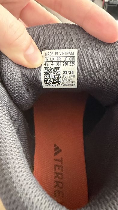 Продам демисезонные ботинки Adidas Terrex